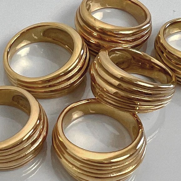 Chunky 18K Gold Statement Ring - Picture 7 of 14